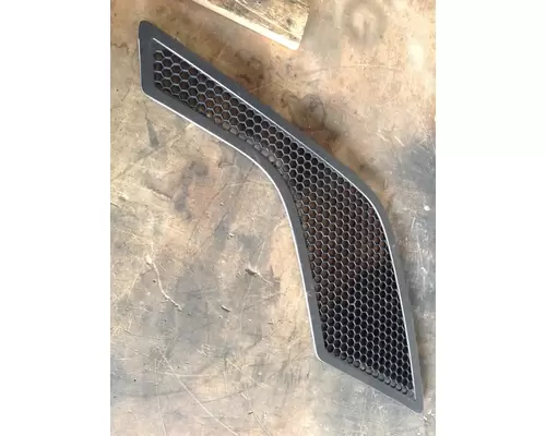 VOLVO VNL 03-UP Hood Side Vent