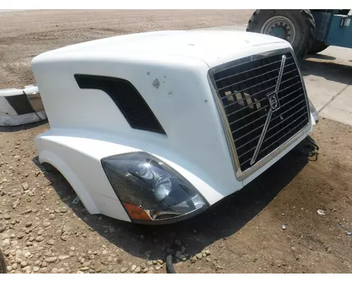 VOLVO VNL 03-UP Hood Side Vent