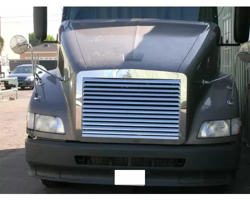 VOLVO VNL 1998-2003 GRILLE