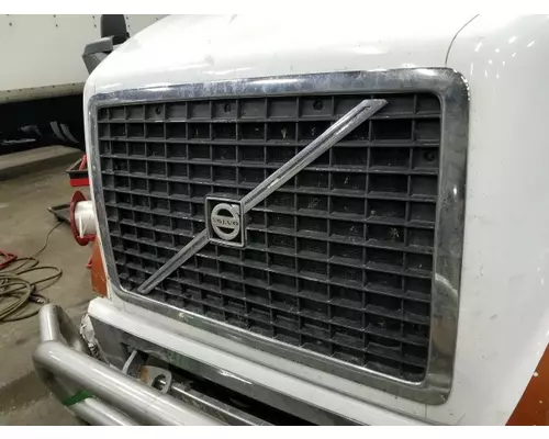 VOLVO VNL 1998-2003 GRILLE