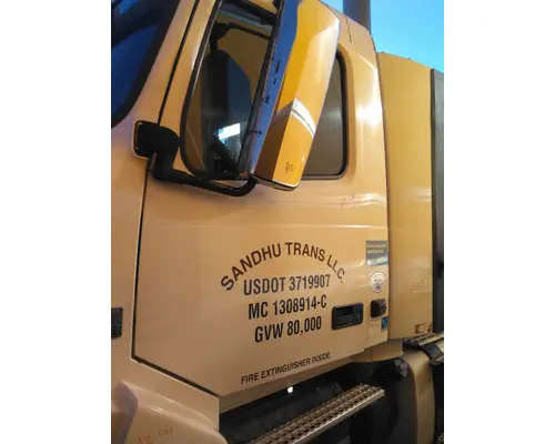 VOLVO VNL 1999-2025 DOOR ASSEMBLY, FRONT