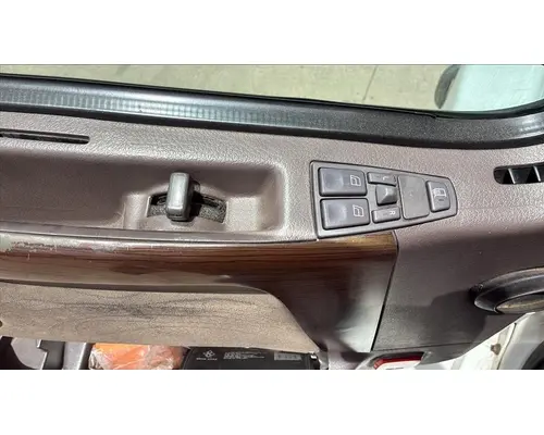 VOLVO VNL 1999-2025 DOOR ASSEMBLY, FRONT