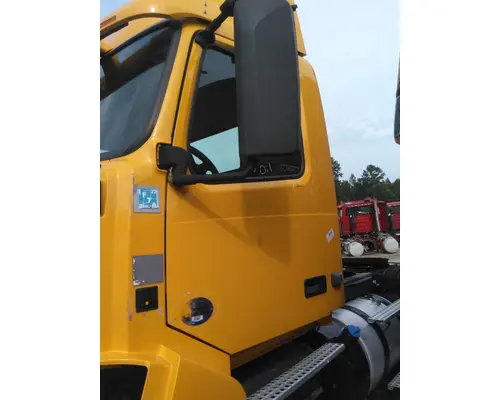 VOLVO VNL 1999-2025 DOOR ASSEMBLY, FRONT