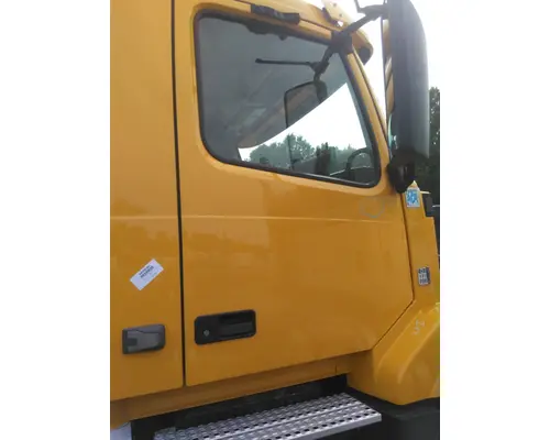 VOLVO VNL 1999-2025 DOOR ASSEMBLY, FRONT