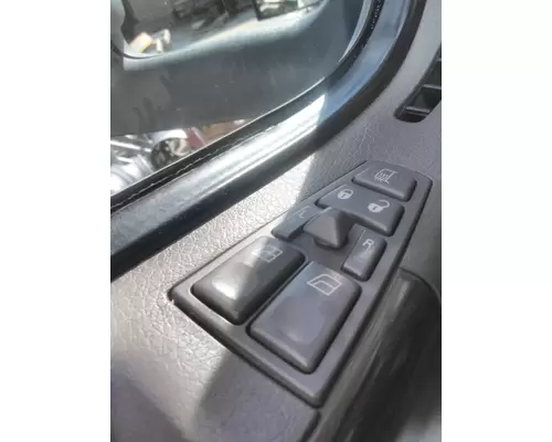 VOLVO VNL 1999-2025 DOOR ASSEMBLY, FRONT