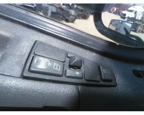 VOLVO VNL 1999-2025 DOOR ASSEMBLY, FRONT