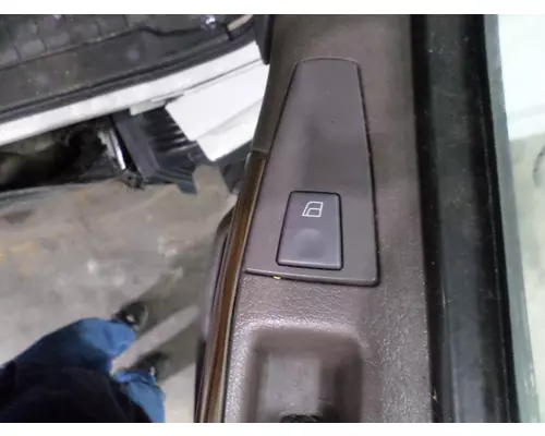VOLVO VNL 1999-2025 DOOR ASSEMBLY, FRONT