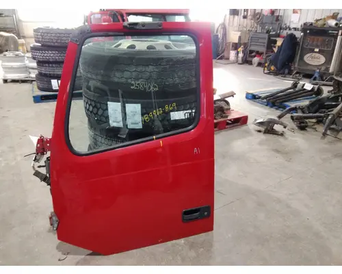 VOLVO VNL 1999-2025 DOOR ASSEMBLY, FRONT
