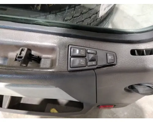 VOLVO VNL 1999-2025 DOOR ASSEMBLY, FRONT