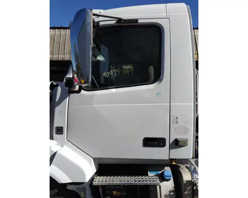 VOLVO VNL 1999-2025 DOOR ASSEMBLY, FRONT