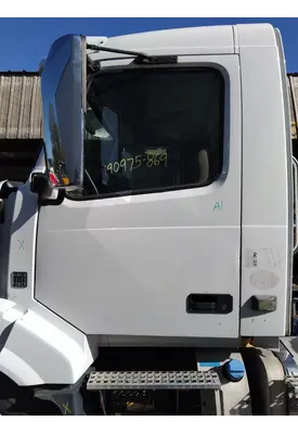 VOLVO VNL 1999-2025 DOOR ASSEMBLY, FRONT