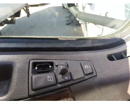 VOLVO VNL 1999-2025 DOOR ASSEMBLY, FRONT