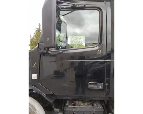 VOLVO VNL 1999-2025 DOOR ASSEMBLY, FRONT