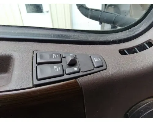 VOLVO VNL 1999-2025 DOOR ASSEMBLY, FRONT