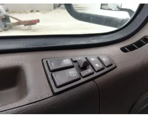 VOLVO VNL 1999-2025 DOOR ASSEMBLY, FRONT