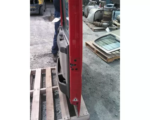 VOLVO VNL 1999-2025 DOOR ASSEMBLY, FRONT