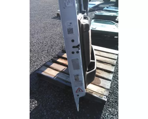 VOLVO VNL 1999-2025 DOOR ASSEMBLY, FRONT
