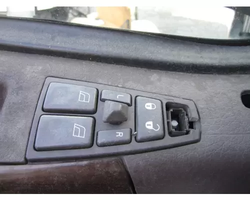 VOLVO VNL 1999-2025 DOOR ASSEMBLY, FRONT