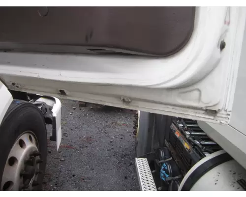 VOLVO VNL 1999-2025 DOOR ASSEMBLY, FRONT