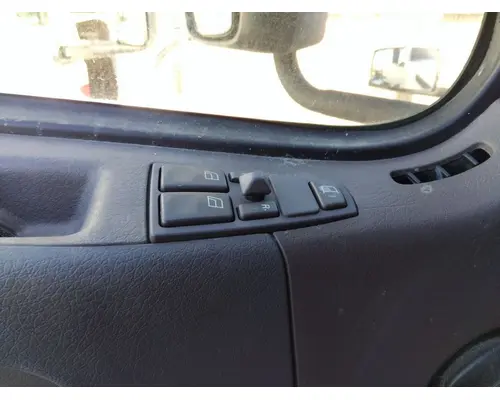 VOLVO VNL 1999-2025 DOOR ASSEMBLY, FRONT