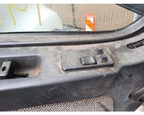 VOLVO VNL 1999-2025 DOOR ASSEMBLY, FRONT