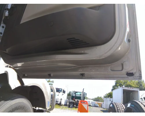 VOLVO VNL 1999-2025 DOOR ASSEMBLY, FRONT