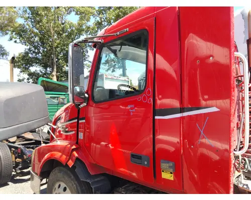 VOLVO VNL 1999-2025 DOOR ASSEMBLY, FRONT