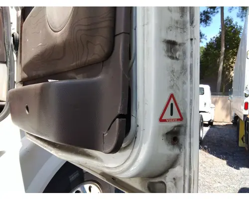 VOLVO VNL 1999-2025 DOOR ASSEMBLY, FRONT