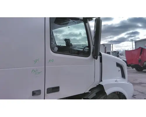 VOLVO VNL 1999-2025 DOOR ASSEMBLY, FRONT