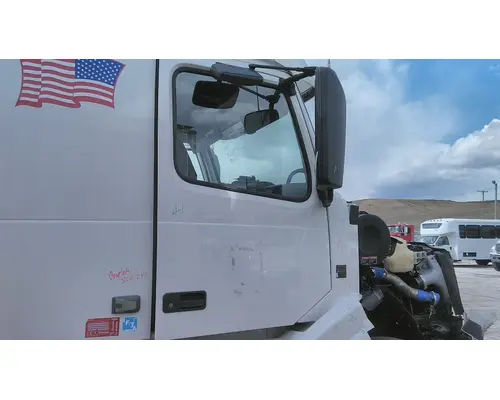VOLVO VNL 1999-2025 DOOR ASSEMBLY, FRONT