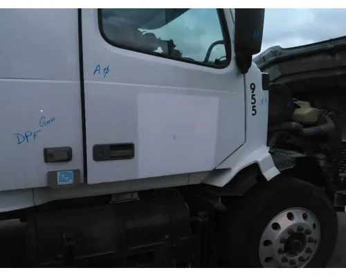 VOLVO VNL 1999-2025 DOOR ASSEMBLY, FRONT