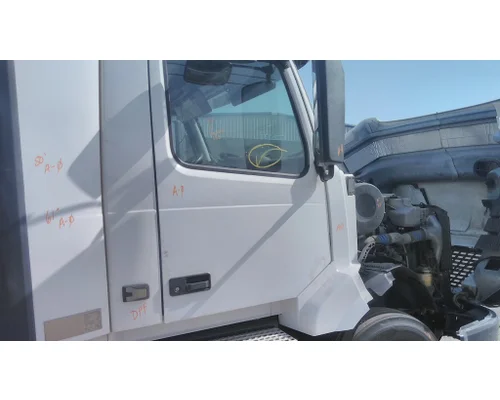 VOLVO VNL 1999-2025 DOOR ASSEMBLY, FRONT