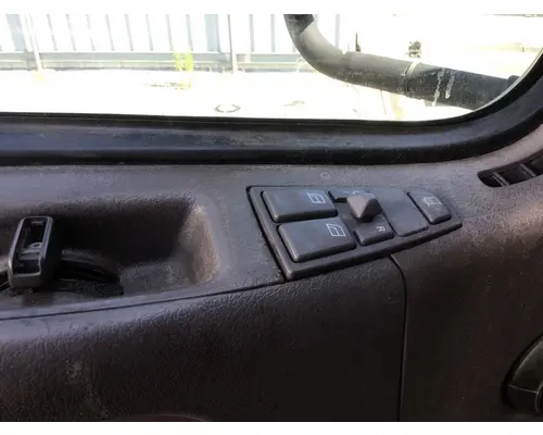 VOLVO VNL 1999-2025 DOOR ASSEMBLY, FRONT