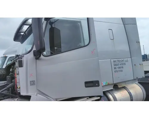 VOLVO VNL 1999-2025 DOOR ASSEMBLY, FRONT