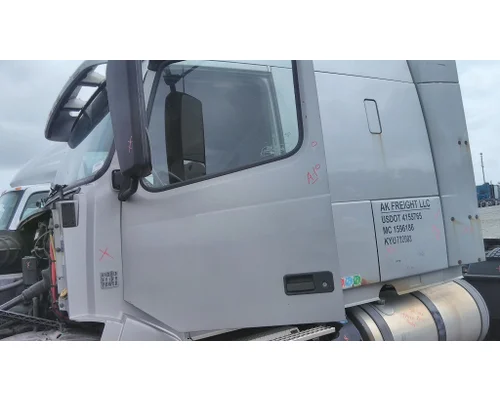VOLVO VNL 1999-2025 DOOR ASSEMBLY, FRONT