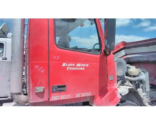 VOLVO VNL 1999-2025 DOOR ASSEMBLY, FRONT