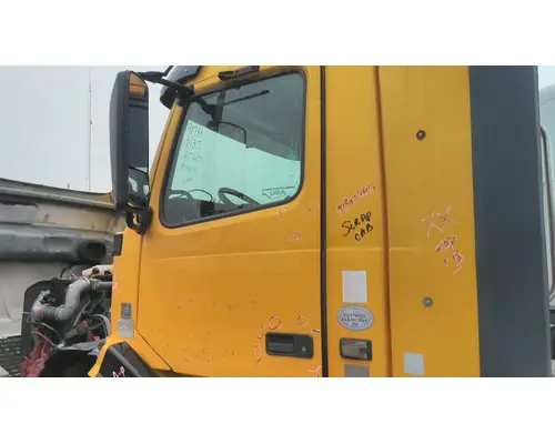VOLVO VNL 1999-2025 DOOR ASSEMBLY, FRONT