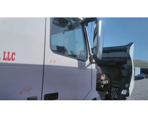 VOLVO VNL 1999-2025 DOOR ASSEMBLY, FRONT