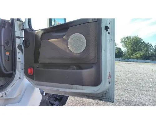 VOLVO VNL 1999-2025 DOOR ASSEMBLY, FRONT