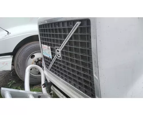 VOLVO VNL 2003-2018 GRILLE