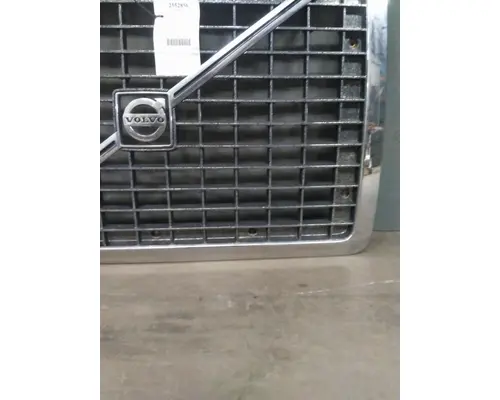 VOLVO VNL 2003-2018 GRILLE