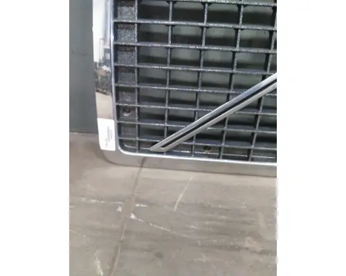 VOLVO VNL 2003-2018 GRILLE