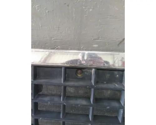 VOLVO VNL 2003-2018 GRILLE