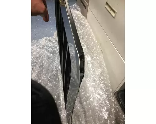 VOLVO VNL 2003-2018 GRILLE