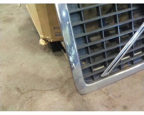VOLVO VNL 2003-2018 GRILLE