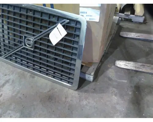 VOLVO VNL 2003-2018 GRILLE