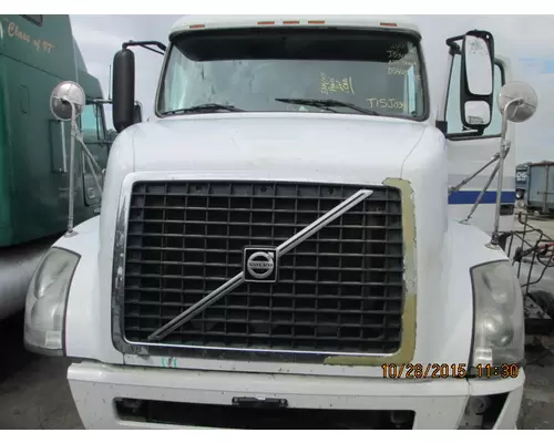 VOLVO VNL 2003-OLDER HOOD