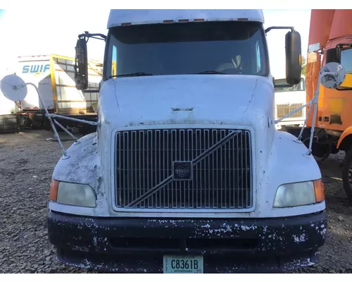 VOLVO VNL 2003-OLDER HOOD