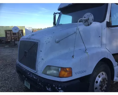 VOLVO VNL 2003-OLDER HOOD