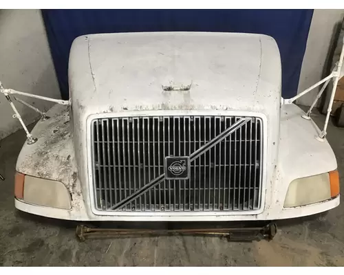 VOLVO VNL 2003-OLDER HOOD